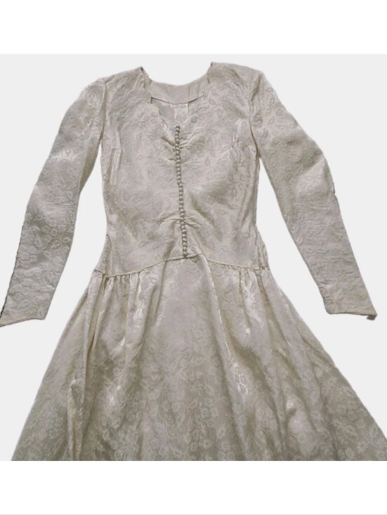 Vintage Dresses & Skirts - Vtg 80s Floral Ivory Satin Jacquard Wedding Gown, Button, Scallop, Train, XS